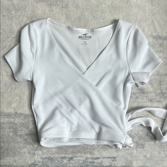 Hollister White Wrap Tie Front Short Sleeve Tee - Picture 3 of 7